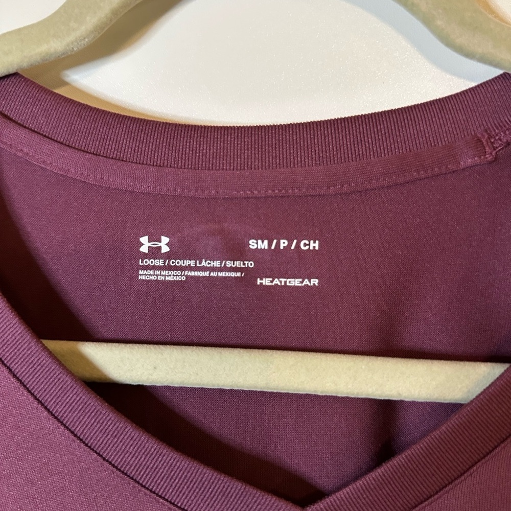 Under Armour Red Loose Short Sleeve T-Shirt - Picture 2 of 3